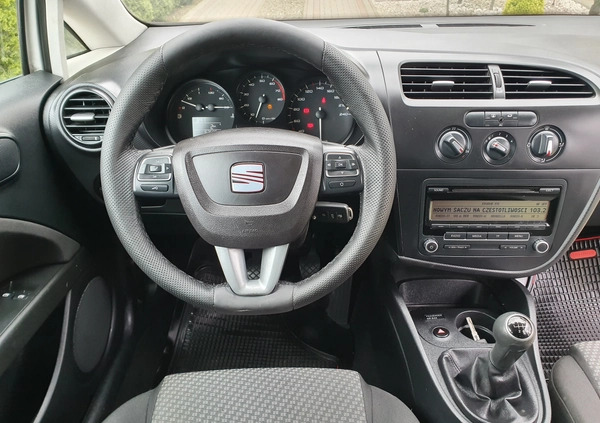 Seat Leon cena 16900 przebieg: 163485, rok produkcji 2010 z Wąchock małe 667